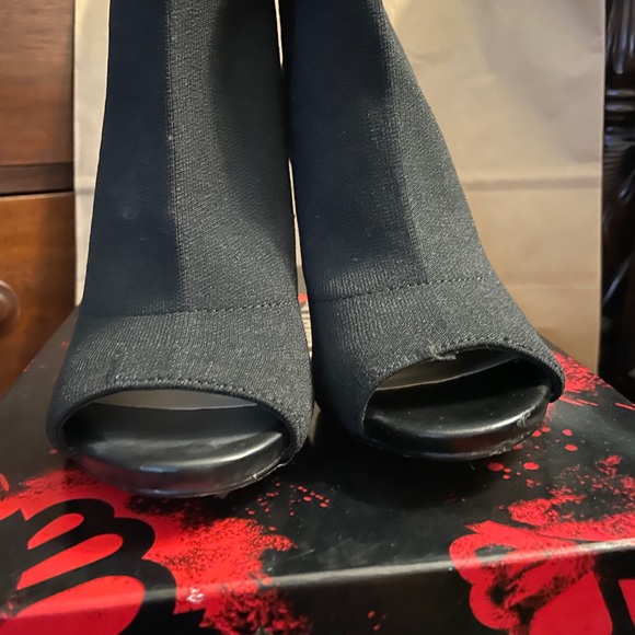 New Fergalicious black booties - Picture 3 of 5